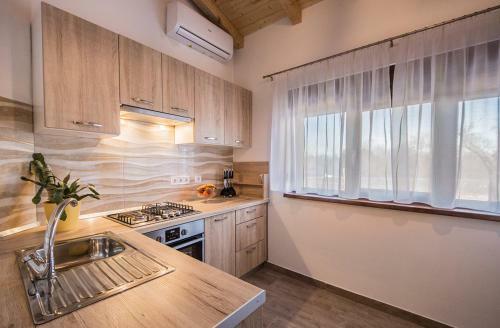 Villa Betiga 2, With Pool And Jacuzzi