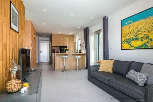 Villa For Two Person With Pool In Peroj