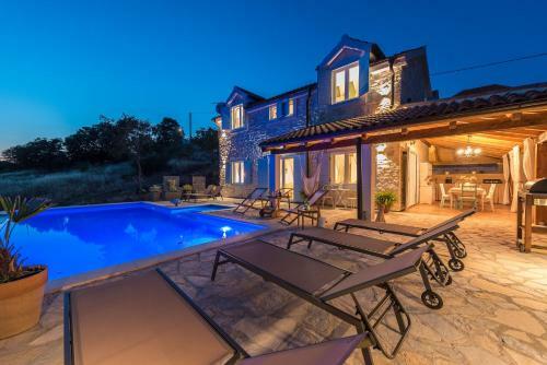 Brand New Villa Cara D Oro, Vrana