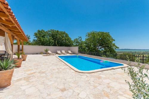 Stone Villa Oasis, Vrana Lake