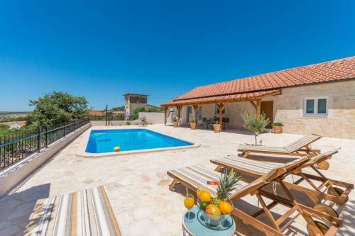 Stone Villa Oasis, Vrana Lake