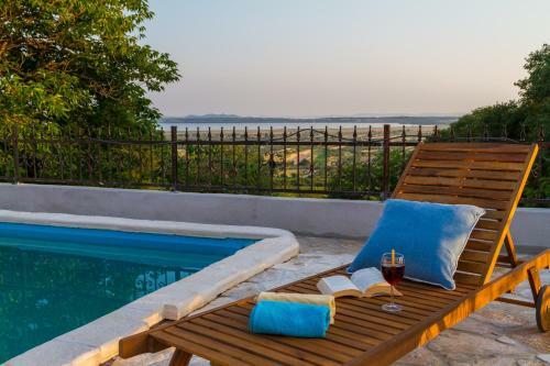 Stone Villa Oasis, Vrana Lake