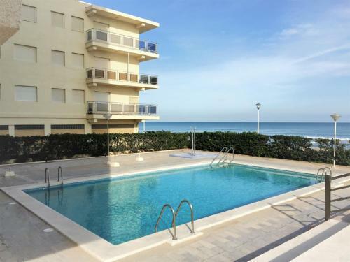 Renovated Apartment In A Beachfront Complex