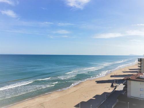 Renovated Apartment In A Beachfront Complex