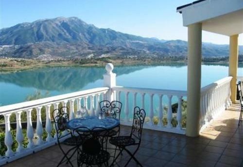 Villa Iris Stunning Views Heated Pool
