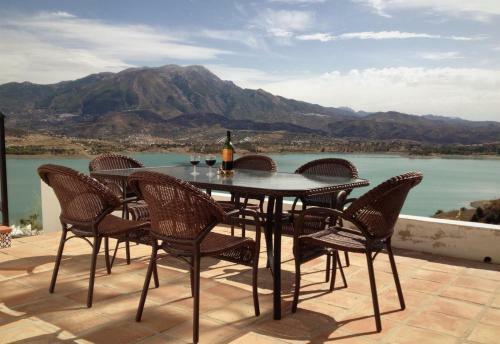 Villa Iris Stunning Views Heated Pool