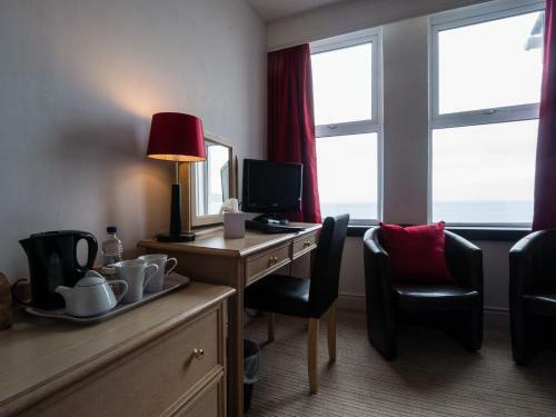 Hostal Beachfield Hotel