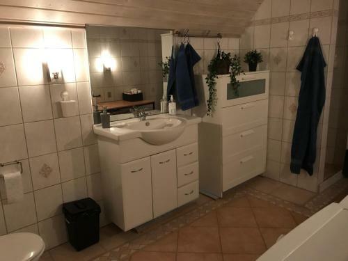 Apartamento Centralt I Gentofte I 2 Plan, Ved S-tog Og Busser