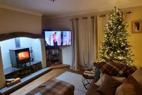 Spacious Abersoch Holiday Home With Hot Tub