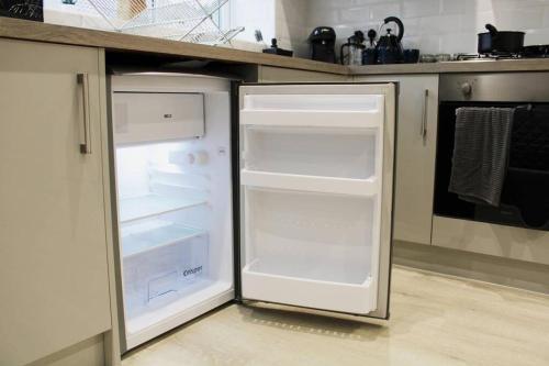 Apartamento Low Cost, Pet Friendly 4 Bed + Parking (09)