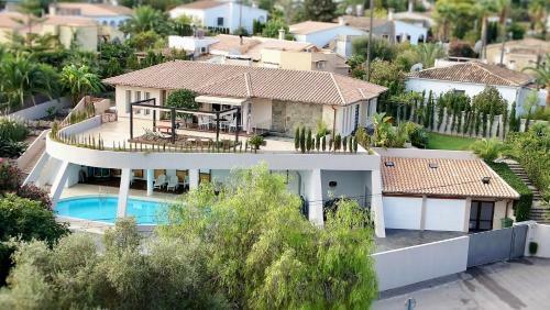 Modern Villa With Large Private Pool