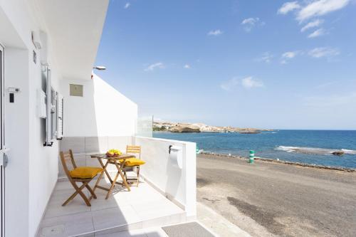 Home2book Window To The Sea