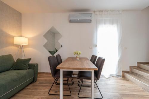 Luxury Apartments - La Vir 1 & 2