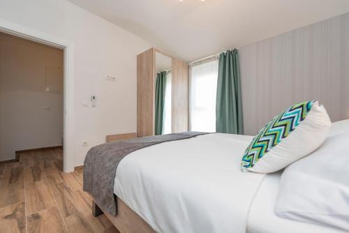 Luxury Apartments - La Vir 1 & 2