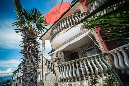 Apartments By The Sea Vir - 16590