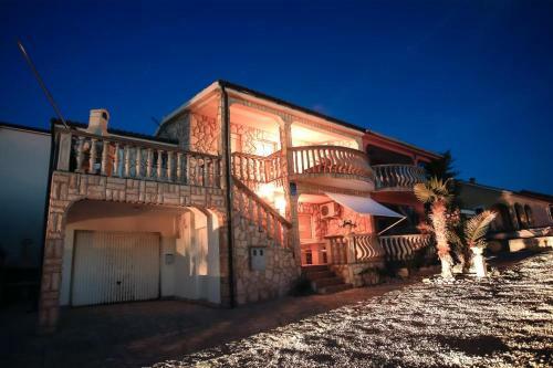 Apartments By The Sea Vir - 16590