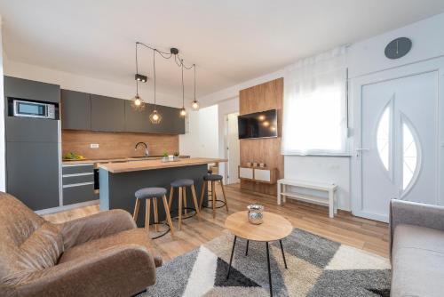 Luxury Apartments - La Vir 3 & 4