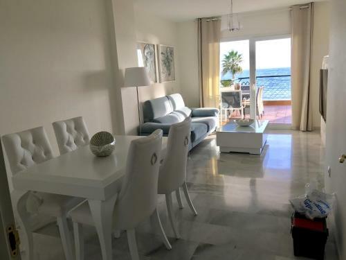 Mi Capricho A16 Beachfront Apartment
