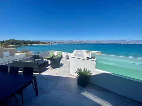 Luxury Beach Villa Vir / Apartments