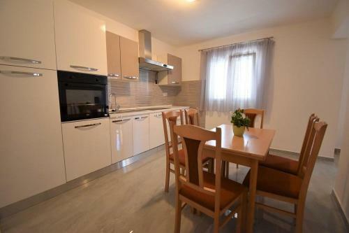 Holiday Home Ava-80m From Beach