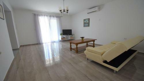 Holiday Home Ava-80m From Beach