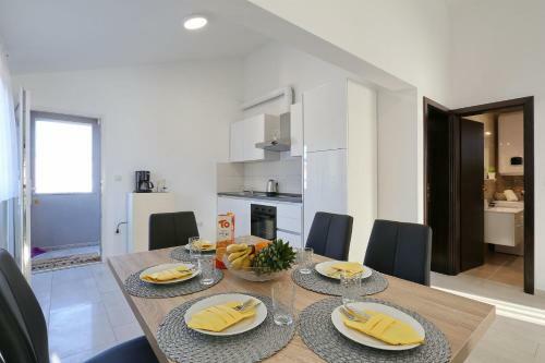 Apartments Lisac