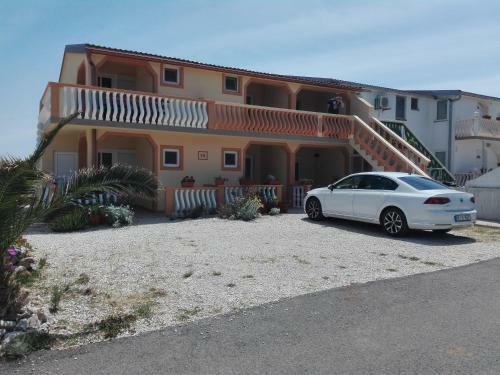 Hama Apartments Vir
