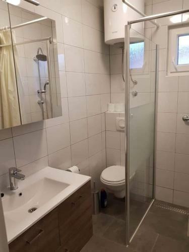 Hama Apartments Vir