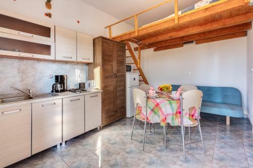 Sea View Apartments Vir