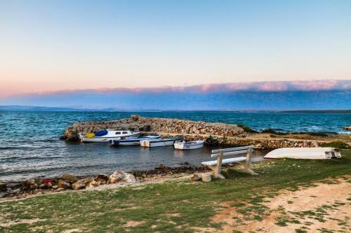 Sea View Apartments Vir