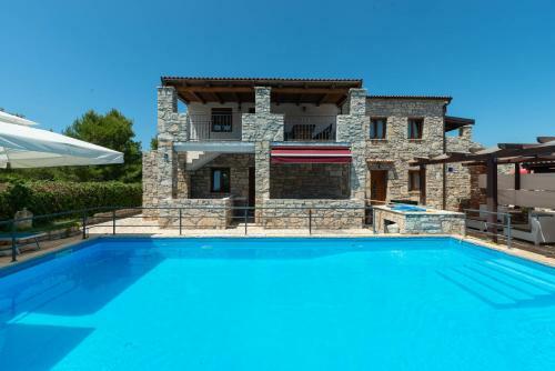 Apartments With Pool, Vir