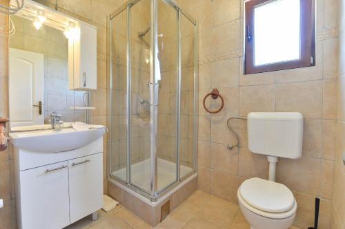 Apartments With Pool, Vir