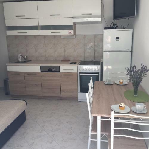 Begonia Green Apartment
