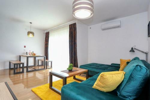Luxury Apartments Hills