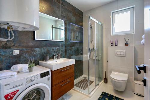 Luxury Apartments Hills