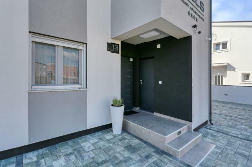 Luxury Apartments Hills