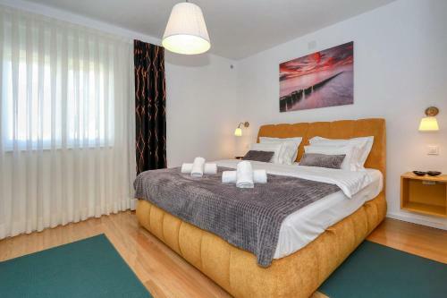 Luxury Apartments Hills
