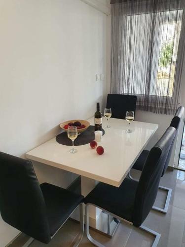 New Apartment Near Beutiful Beach
