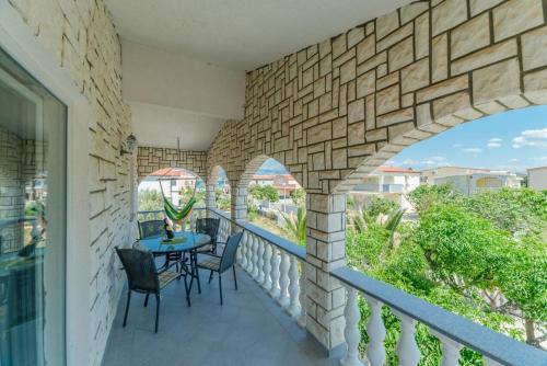 Apartments By The Sea Vir - 18525