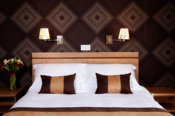 The Lodge Hotel