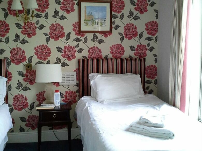 Lansdowne Strand Hotel