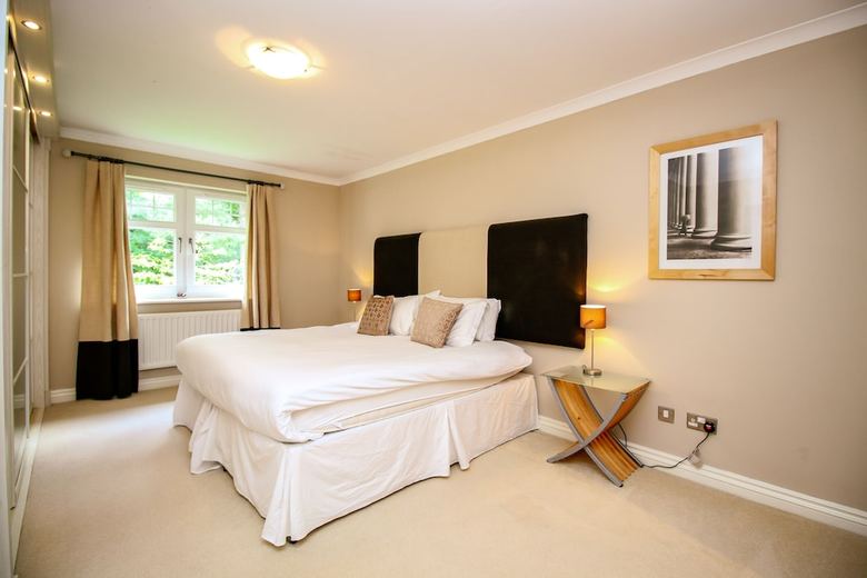 Turnberry Apartments