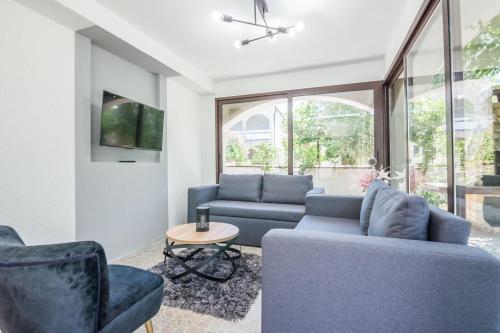 Family Friendly House With A Swimming Pool Vir - 19097