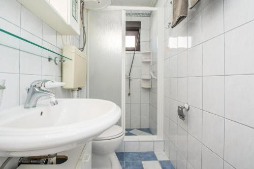 Family Friendly House With A Swimming Pool Vir - 19097