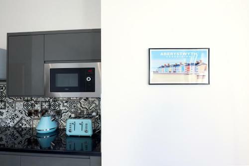 New Central Seafront Apartment- Stunning Sea Views