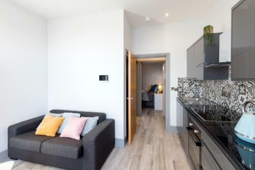 New Central Seafront Apartment- Stunning Sea Views