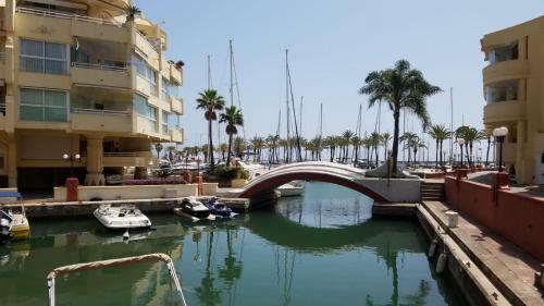 Apartamento Steps Away From Puerto Marina