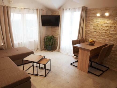 Seaside Apartments With A Swimming Pool Mudri Dolac, Hvar - 4050
