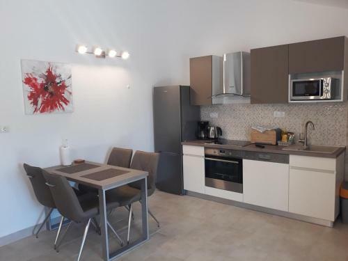 Seaside Apartments With A Swimming Pool Mudri Dolac, Hvar - 4050