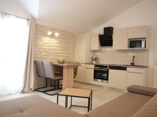 Seaside Apartments With A Swimming Pool Mudri Dolac, Hvar - 4050